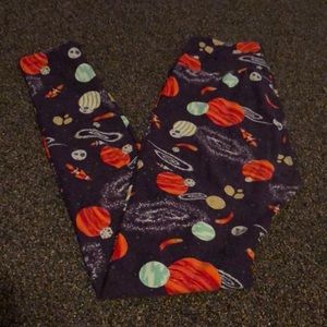 Lularoe space leggings! Os!